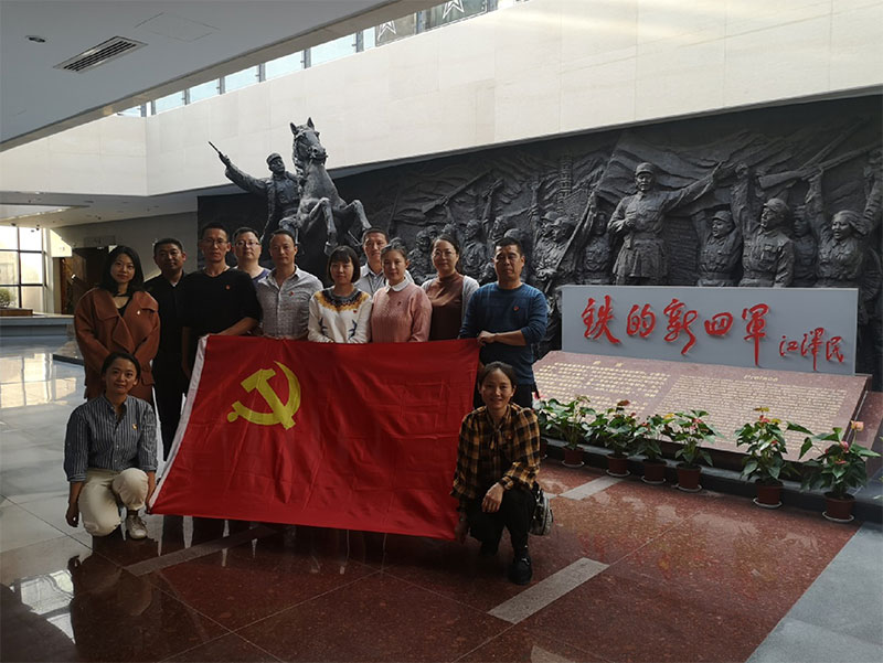 區(qū)城建投黨支部開展革命傳統(tǒng)教育“緬懷先烈、重溫誓詞”主題黨日活動(dòng)