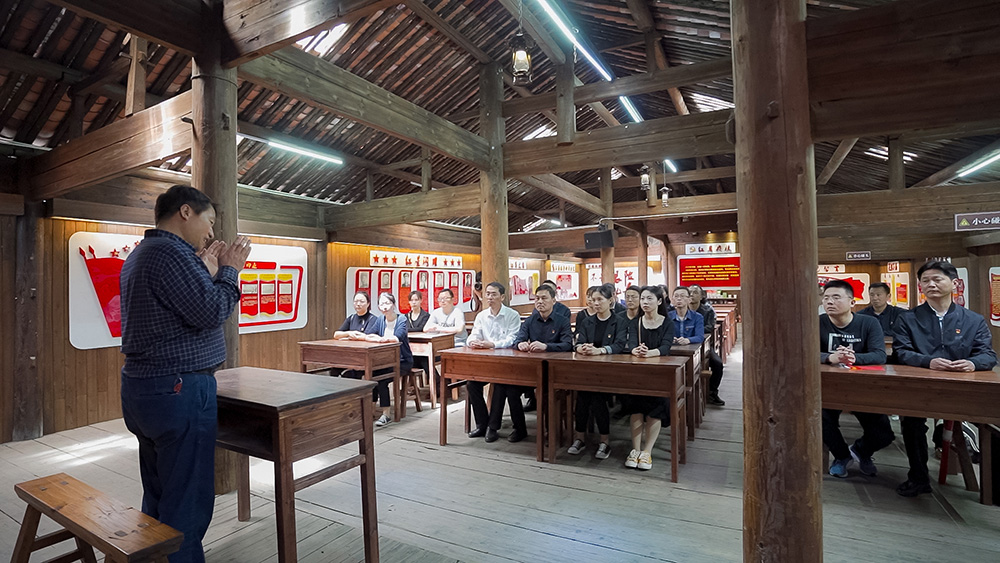 屯溪區(qū)國投集團開展學黨史、祭英烈主題黨日活動