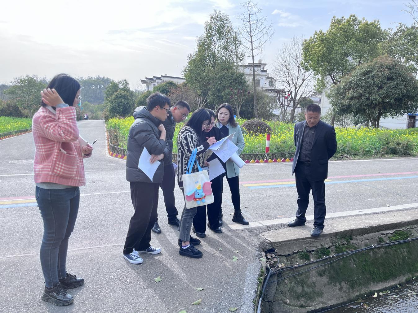 深入鳳霞走訪調(diào)研，助推基金小村項目
