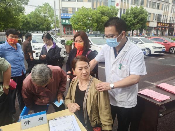 百姓健康系我心，黨員服務(wù)進社區(qū)
