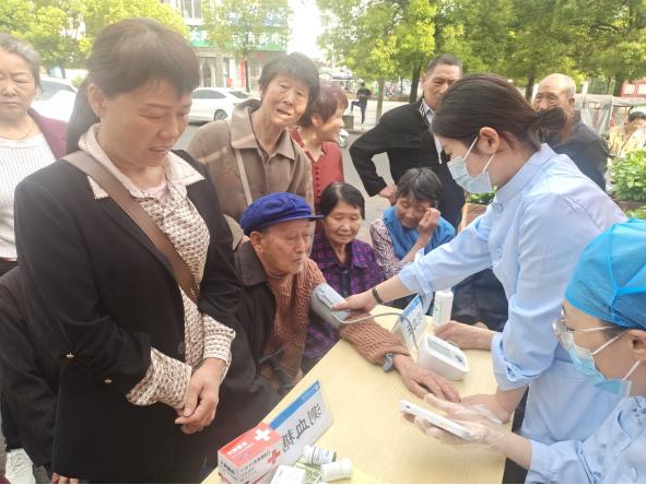 百姓健康系我心，黨員服務(wù)進社區(qū)