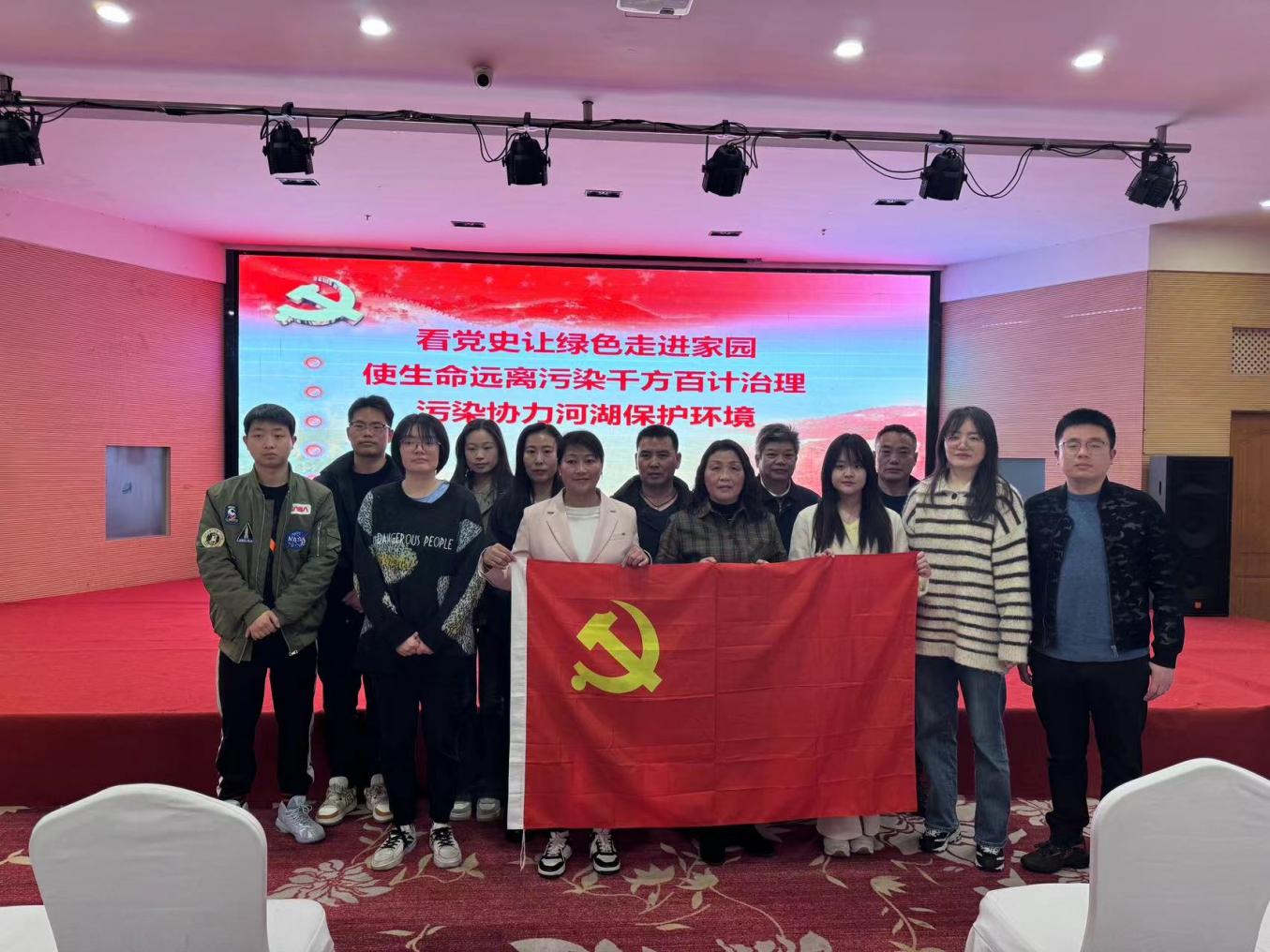 踐行綠色發(fā)展，傳承護水精神——屯溪區(qū)國投集團黨委組織觀看生態(tài)主題電影《瀏陽河上》