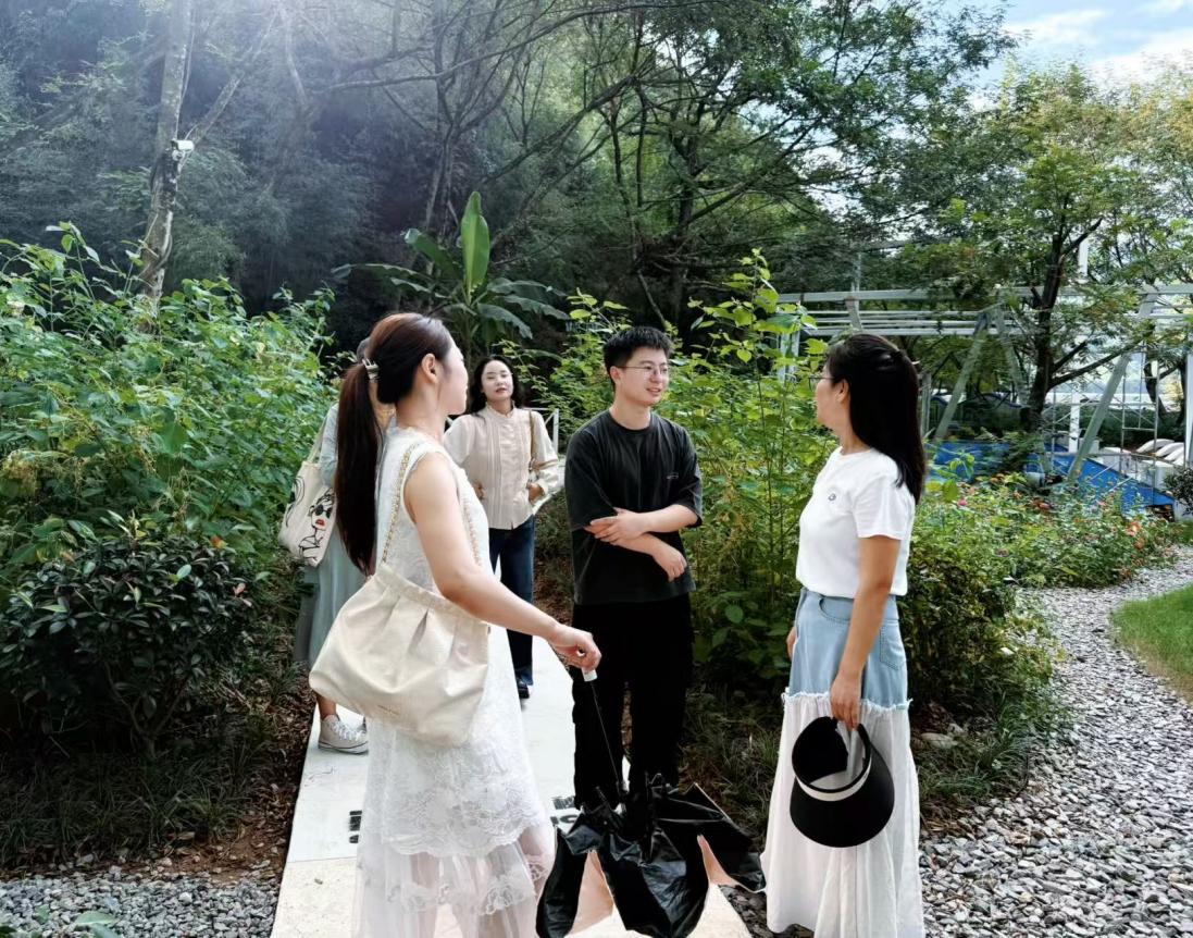 實地研學(xué)促提升 謀劃發(fā)展啟新程—昱城文旅公司黨支部開展“循‘雙村’賦能跡，謀文旅發(fā)展篇”主題黨日活動