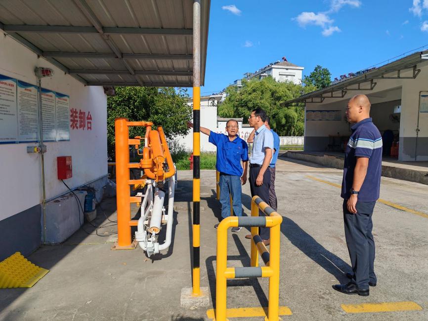 筑牢安全防線    護(hù)航國慶佳節(jié)  區(qū)國投集團(tuán)昱燃液化氣公司全面開展“國慶、中秋”節(jié)前安全檢查