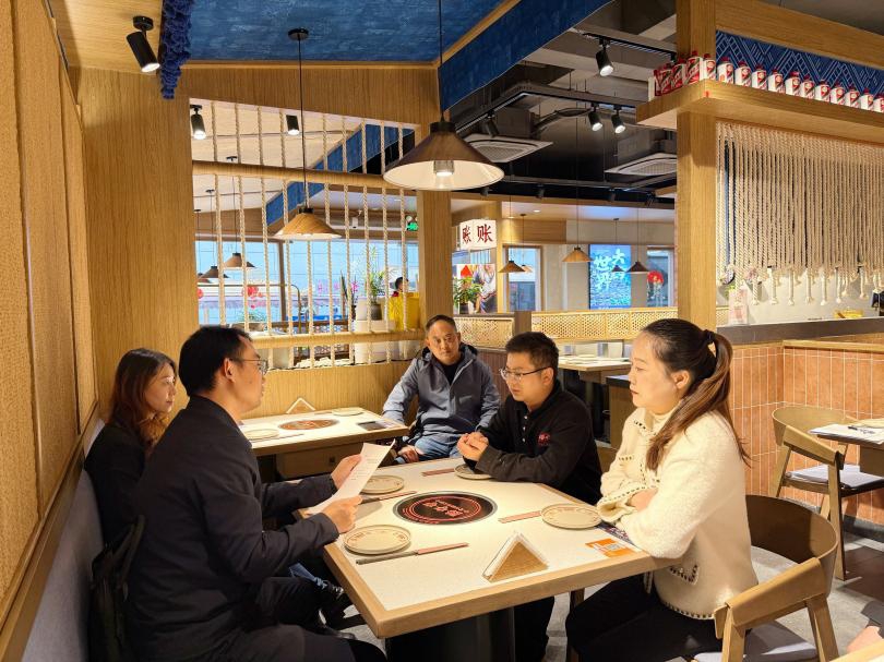 誠信賦能強(qiáng)根基 協(xié)同提質(zhì)譜新篇 區(qū)政府領(lǐng)導(dǎo)走訪首批“真不二價(jià)”誠信經(jīng)營單位